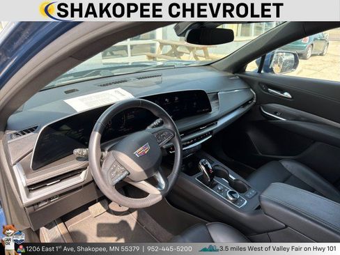 Used 2024 Cadillac XT4 Premium Luxury AWD/4WD image 4