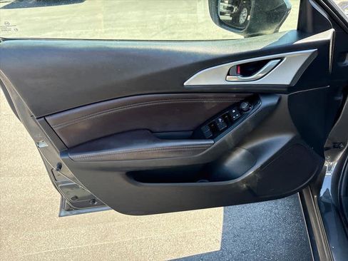 Used 2017 MAZDA MAZDA3 Touring FWD image 21
