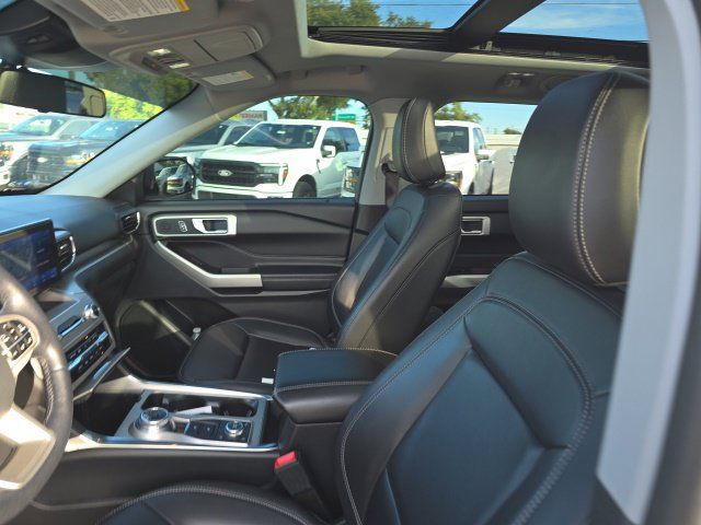 Used 2021 Ford Explorer XLT w/ Equipment Group 202A AWD/4WD image 8