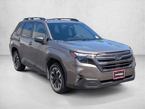 Certified 2025 Subaru Forester Premium AWD/4WD image 3