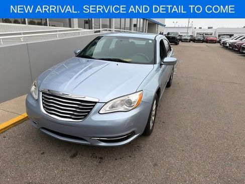 Used 2012 Chrysler 200 Touring FWD image 2