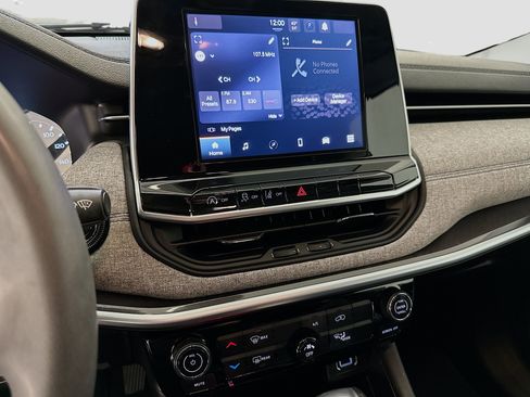 Used 2022 Jeep Compass Latitude image 25