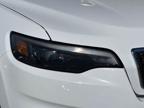 Used 2019 Jeep Cherokee Latitude Plus w/ Comfort/Convenience Group image 10
