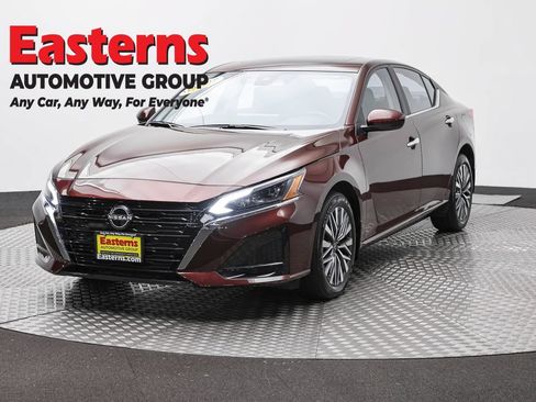 Used 2024 Nissan Altima 2.5 SV w/ SV Premium Package AWD/4WD image 1