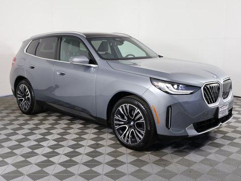 Used 2025 BMW X3 xDrive30i w/ Premium Package image 3