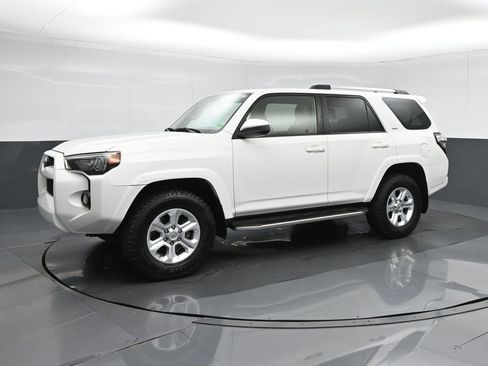Used 2019 Toyota 4Runner SR5 image 3