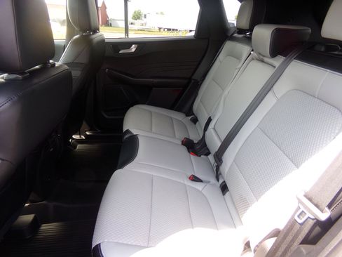 Used 2023 Ford Escape SE image 27