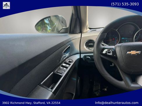 Used 2016 Chevrolet Cruze LT w/ Technology Package FWD image 27