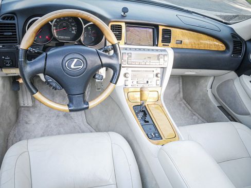 Used 2002 Lexus SC 430 Convertible image 27