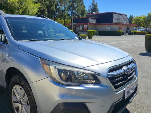 Used 2018 Subaru Outback 2.5i Premium AWD/4WD image 1