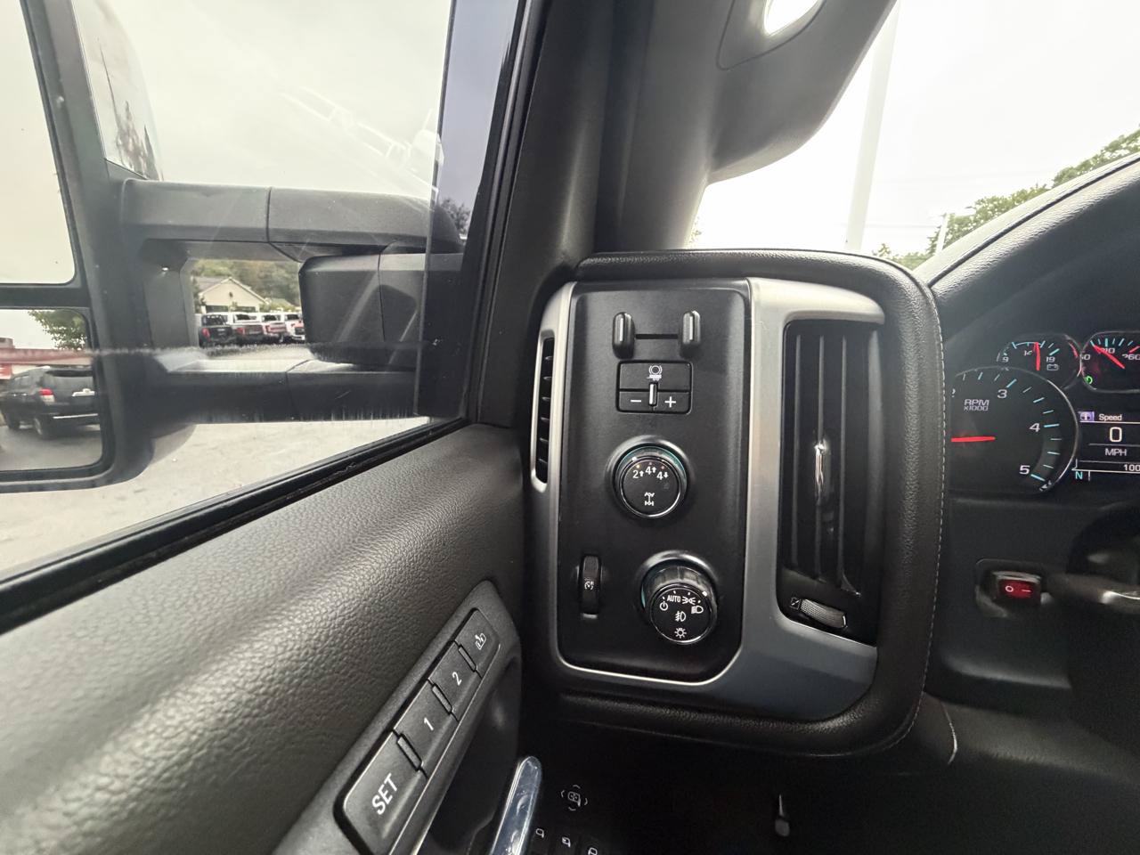 Used 2019 GMC Sierra 2500 SLT w/ Duramax Plus Package AWD/4WD image 38