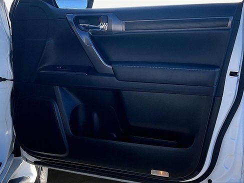 Used 2022 Lexus GX 460 image 23