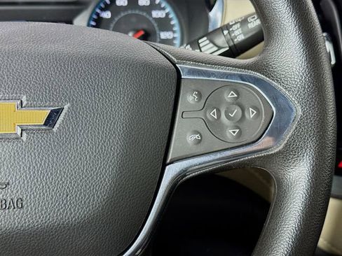 Used 2022 Chevrolet Traverse LS image 30