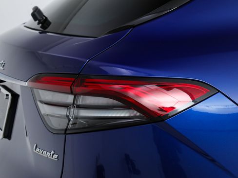 Certified 2023 Maserati Levante GT AWD/4WD image 10