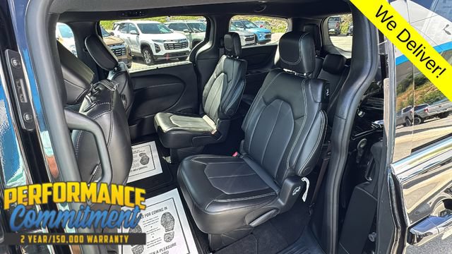 Used 2025 Chrysler Pacifica Select FWD image 19