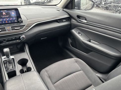 Used 2025 Nissan Altima 2.5 SV FWD image 22