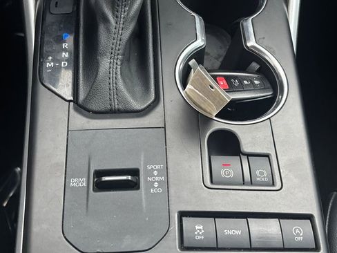 Used 2021 Toyota Highlander XLE image 14