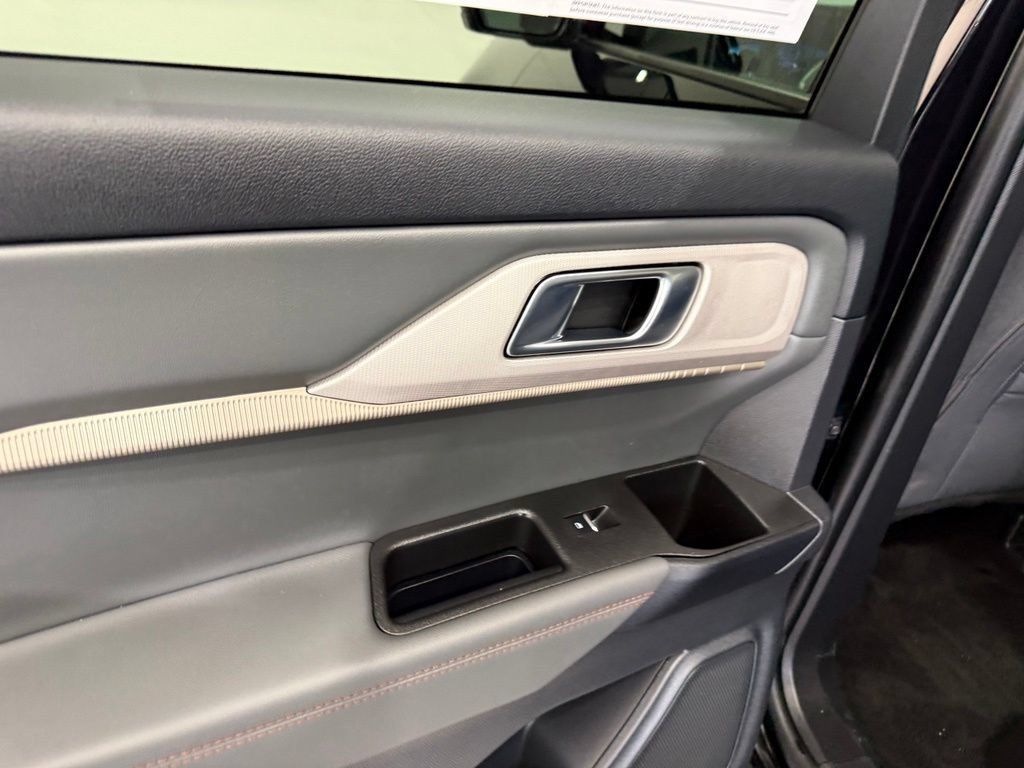 Certified 2025 Ford Explorer Active AWD/4WD image 21