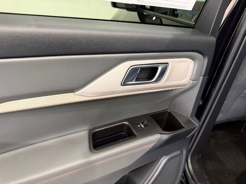 Certified 2025 Ford Explorer Active AWD/4WD image 21