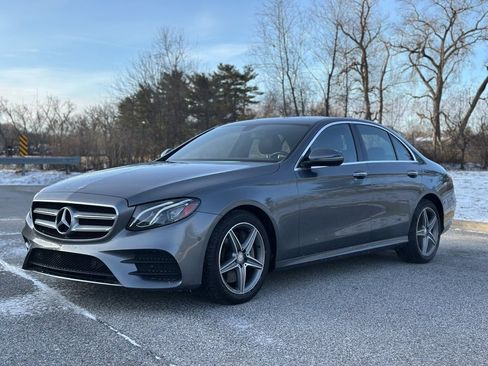 Used 2017 Mercedes-Benz E 300 4MATIC image 3