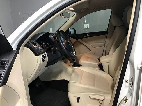 Used 2017 Volkswagen Tiguan S image 10