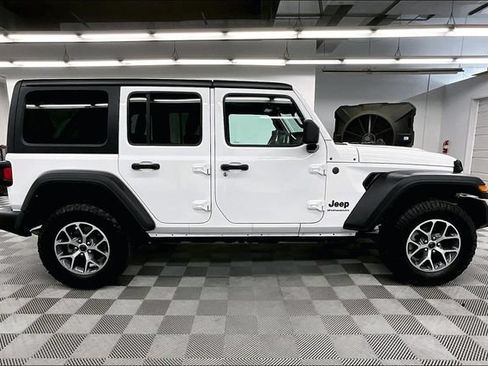 Used 2024 Jeep Wrangler Unlimited Sport AWD/4WD image 14