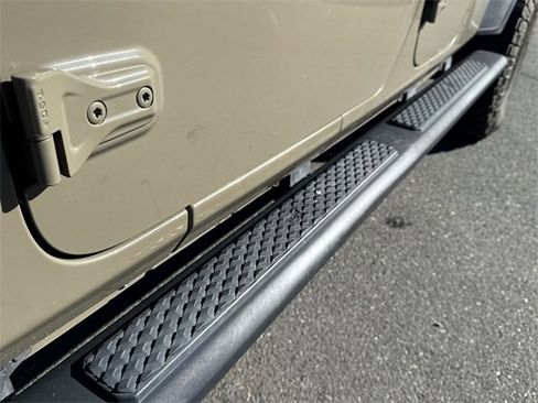 Used 2020 Jeep Gladiator Sport image 10