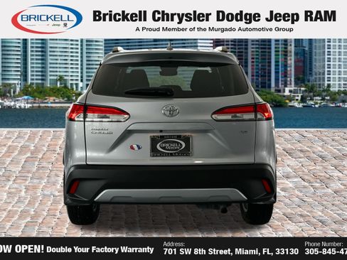 Used 2024 Toyota Corolla Cross LE w/ Moonroof Package FWD image 3