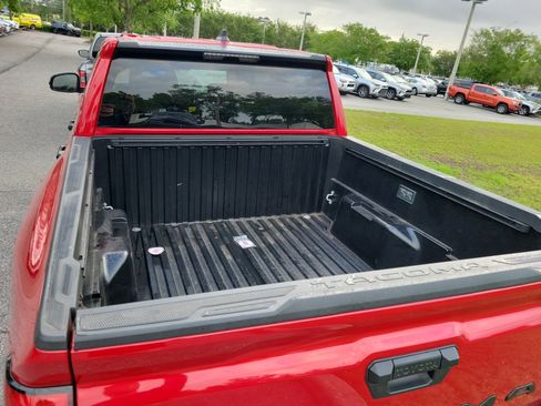 Used 2025 Toyota Tacoma SR image 18
