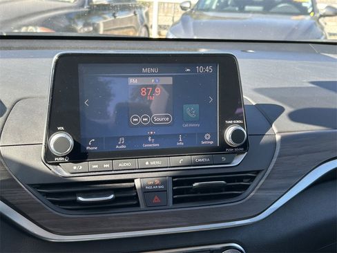 Used 2025 Nissan Altima 2.5 SV image 17