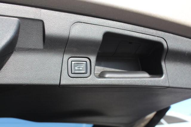 Used 2022 GMC Acadia SLT w/ Preferred Package FWD image 6
