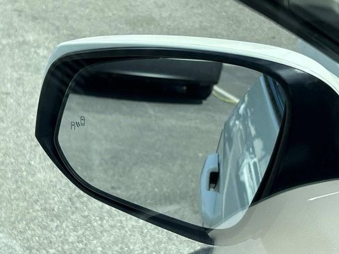 Used 2021 Toyota RAV4 XLE Premium image 17