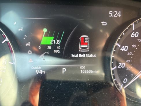 Used 2020 Toyota Highlander XLE AWD/4WD image 18