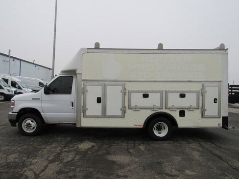 Used 2023 Ford E-450 and Econoline 450 Super Duty w/ Power Windows & Locks Group image 6