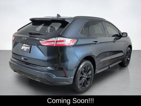 Used 2023 Ford Edge SE w/ Black Appearance Package image 3