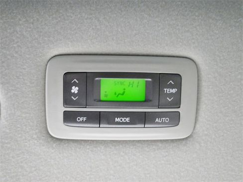 Used 2013 Toyota Sienna XLE image 11