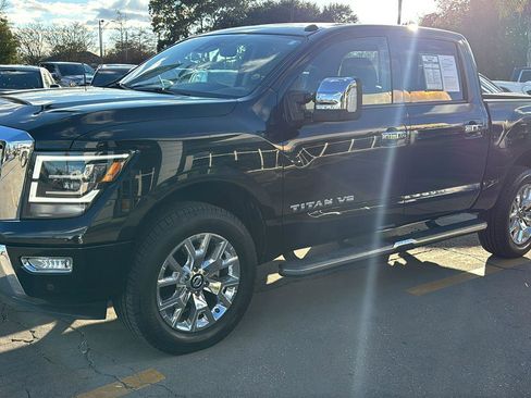Used 2020 Nissan Titan SL w/ Moonroof Package image 3
