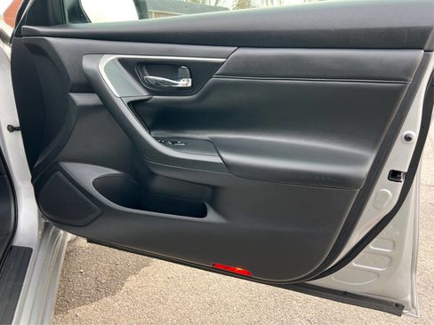 Used 2015 Nissan Altima 2.5 SV w/ Convenience Package image 19