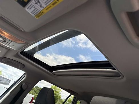 Used 2020 Toyota RAV4 XLE w/ Convenience Package AWD/4WD image 16