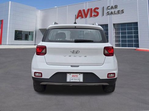 Used 2025 Hyundai Venue SEL FWD image 9