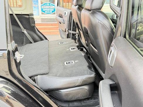 Used 2019 Jeep Wrangler Unlimited Sahara w/ Dual Top Group AWD/4WD image 38