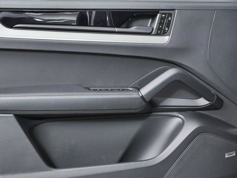 Certified 2026 Porsche Cayenne S AWD/4WD image 6