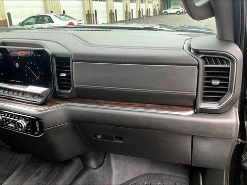 Used 2023 GMC Sierra 1500 SLE w/ X31 Off-Road Package AWD/4WD image 17