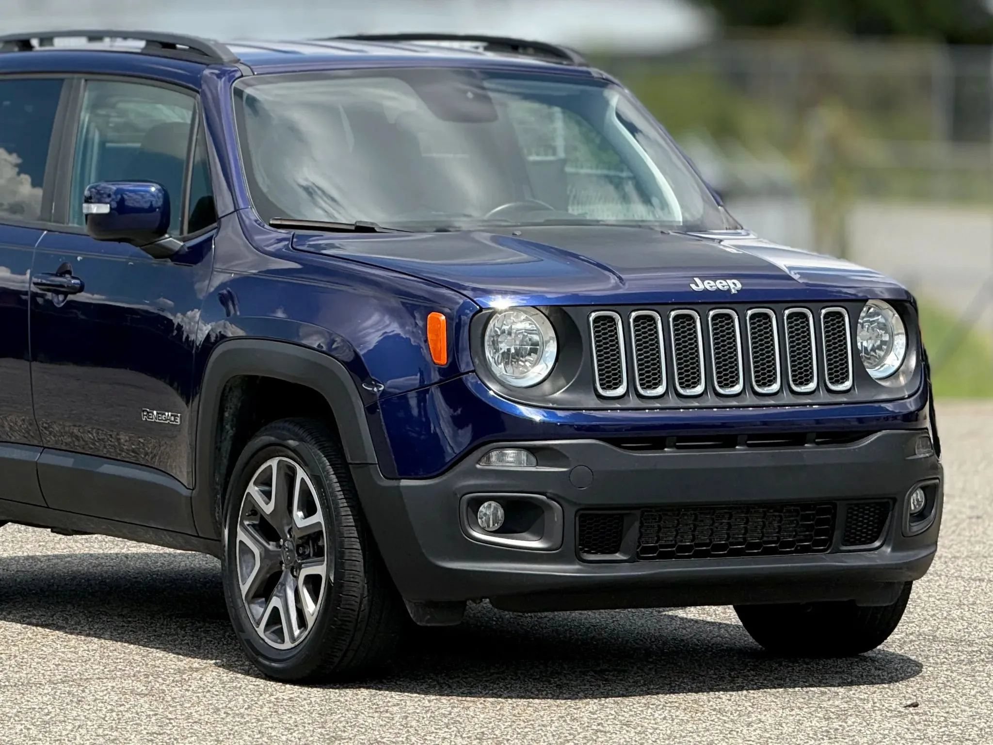 Used 2018 Jeep Renegade Latitude w/ Cold Weather Group AWD/4WD image 15
