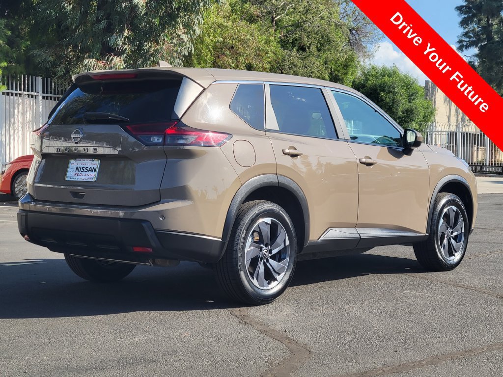 Used 2025 Nissan Rogue SV FWD image 4
