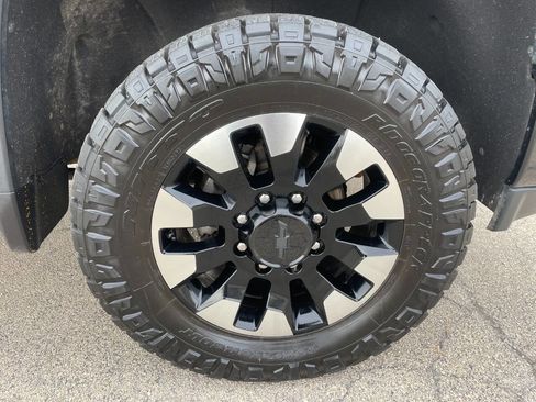 Used 2020 Chevrolet Silverado 2500 Custom w/ Custom Value Package image 9