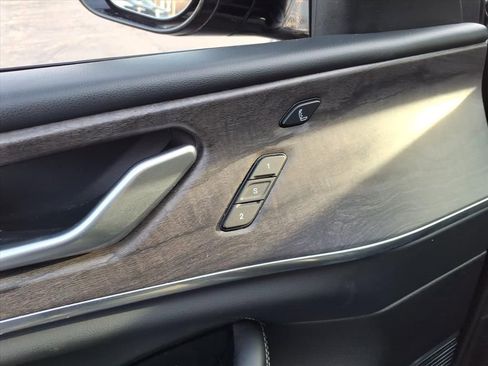 Certified 2022 Jeep Grand Cherokee Overland w/ Luxury Tech Group IV image 7