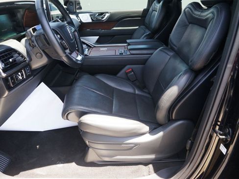Used 2023 Lincoln Navigator Reserve AWD/4WD image 9