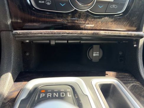 Used 2018 Chrysler 300 Limited AWD/4WD image 28