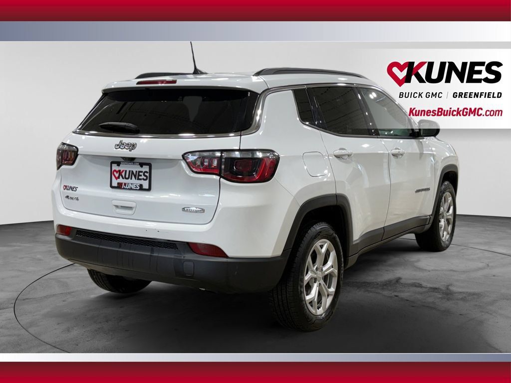 Used 2024 Jeep Compass Latitude AWD/4WD image 10